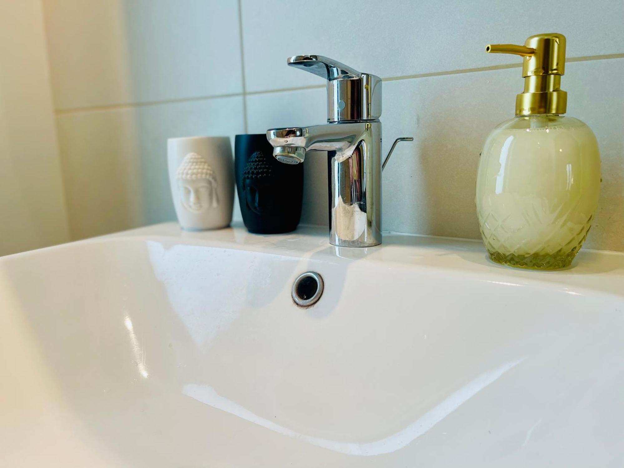 Down Town Spacious Loft Retreat With Private Parking Brussels Luaran gambar