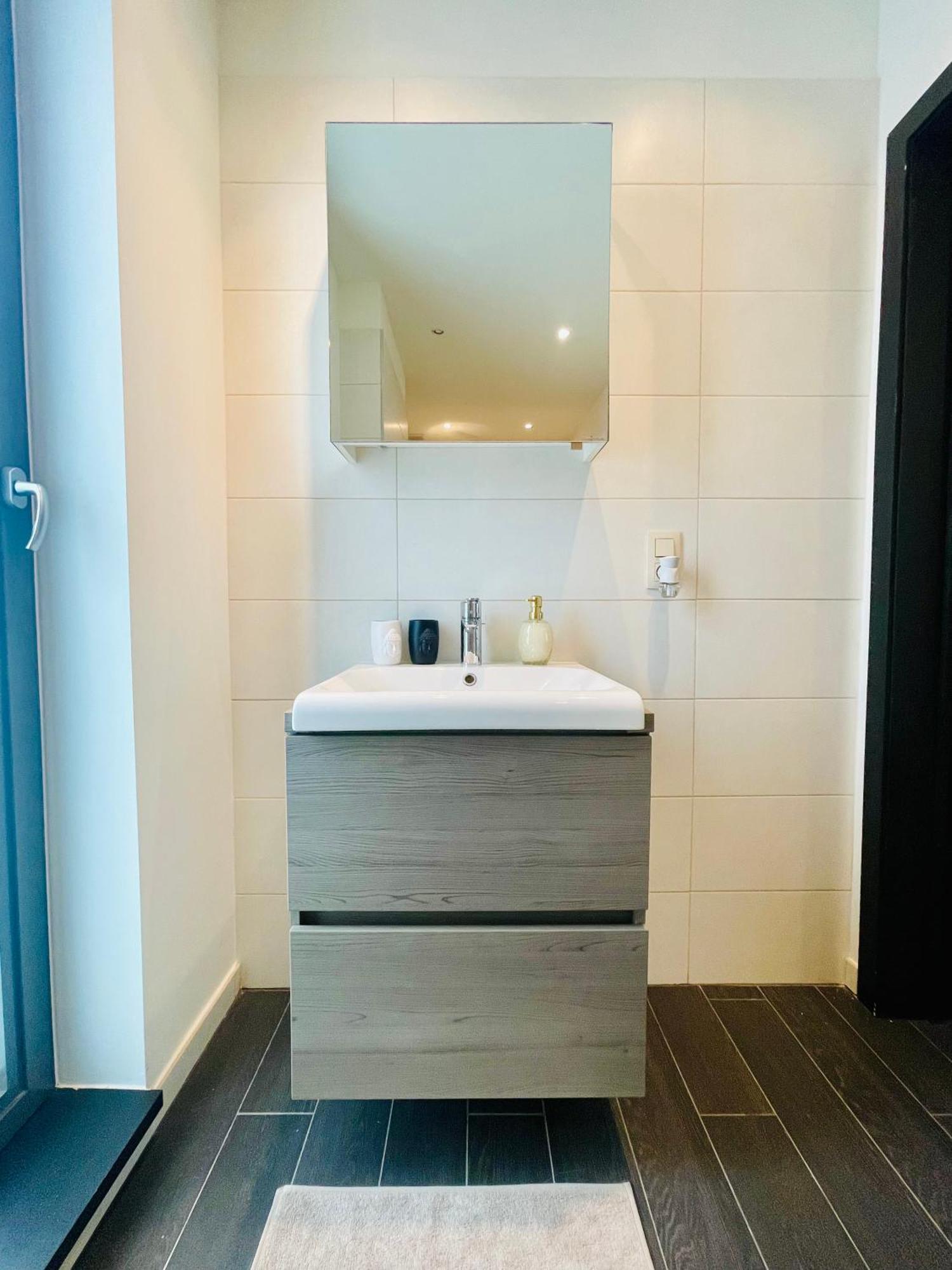 Down Town Spacious Loft Retreat With Private Parking Brussels Luaran gambar