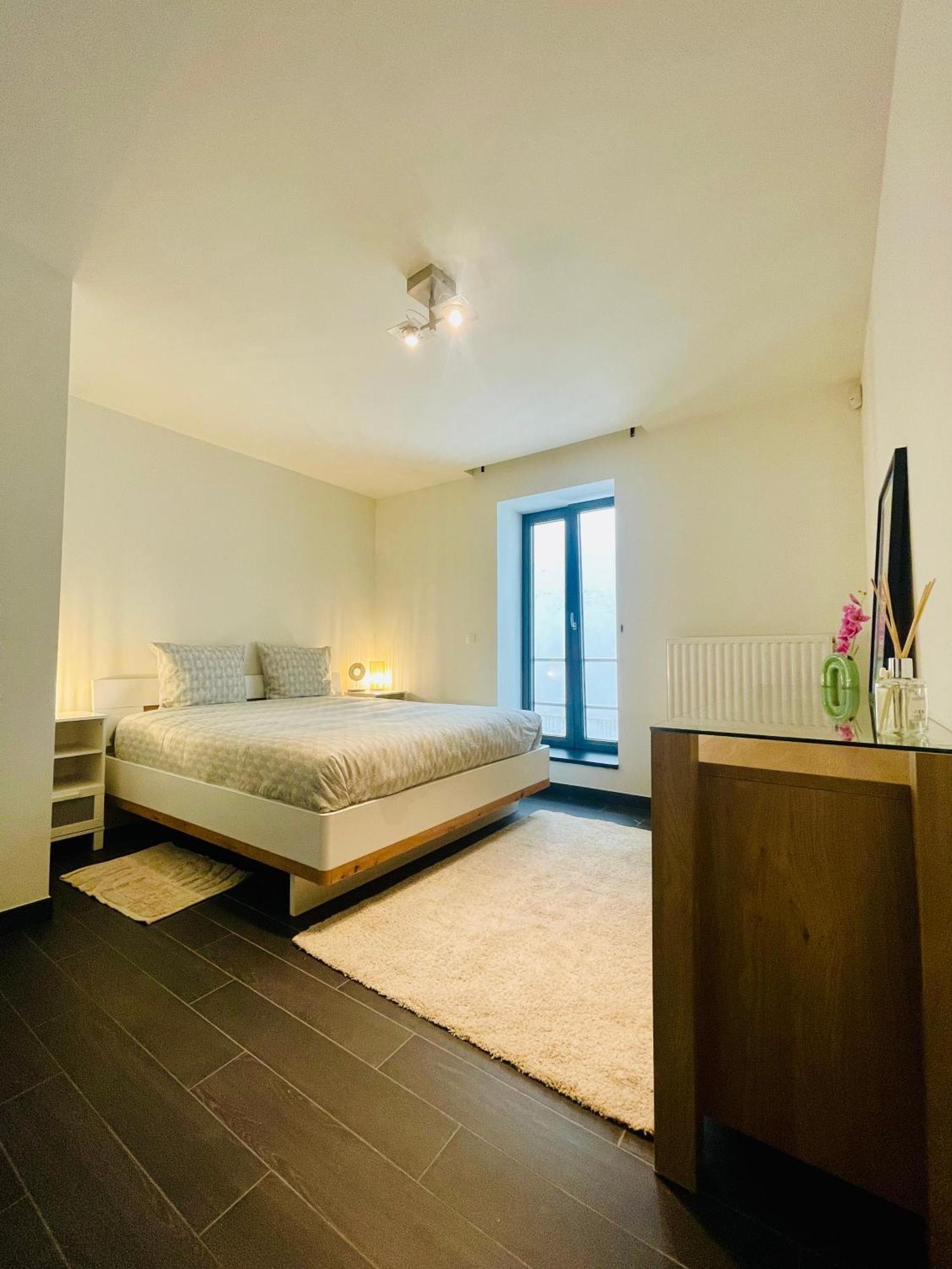 Down Town Spacious Loft Retreat With Private Parking Brussels Luaran gambar